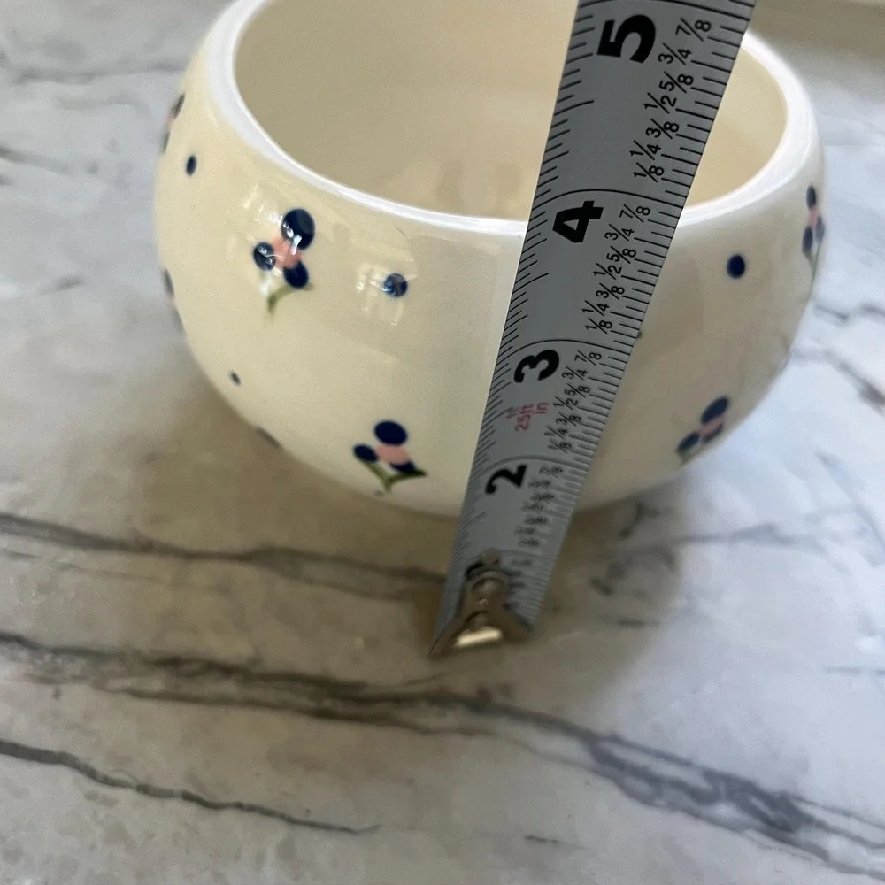 Sweet handpainted floral cache‎ pot